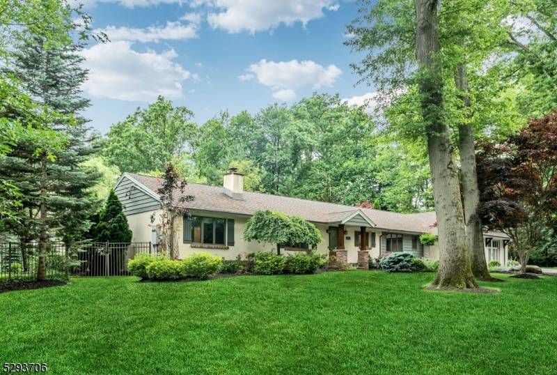 211 Wayfair Cir, Franklin Lakes Boro, NJ 07417