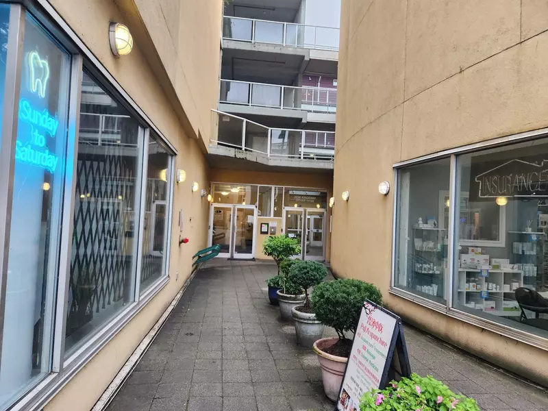 122 2238 KINGSWAY, Vancouver, BC V5N 2T7