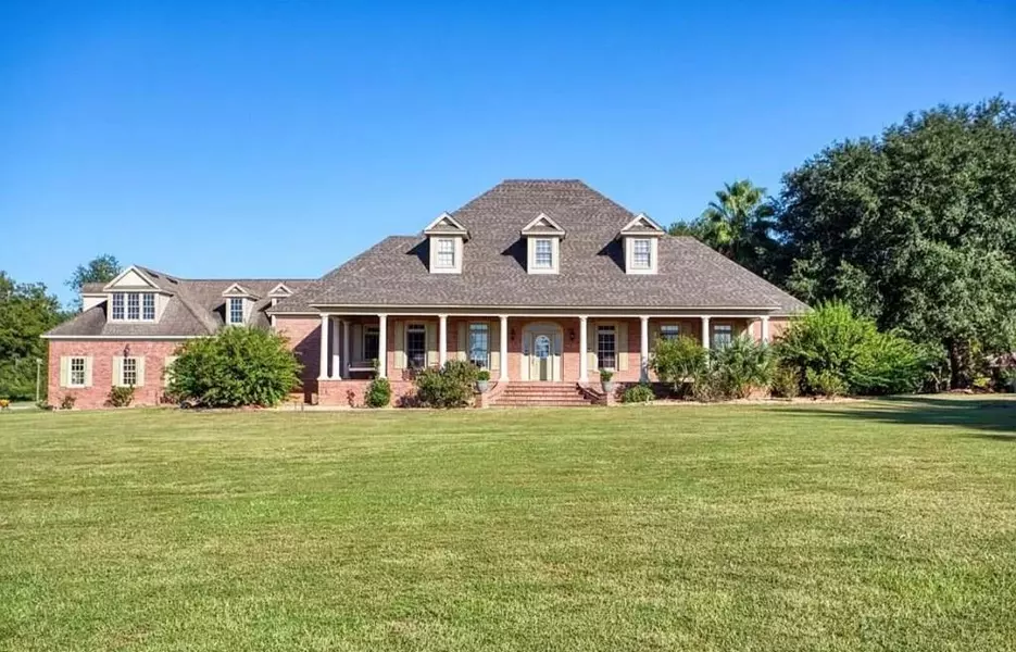 5378 Val Del, Hahira, GA 31632