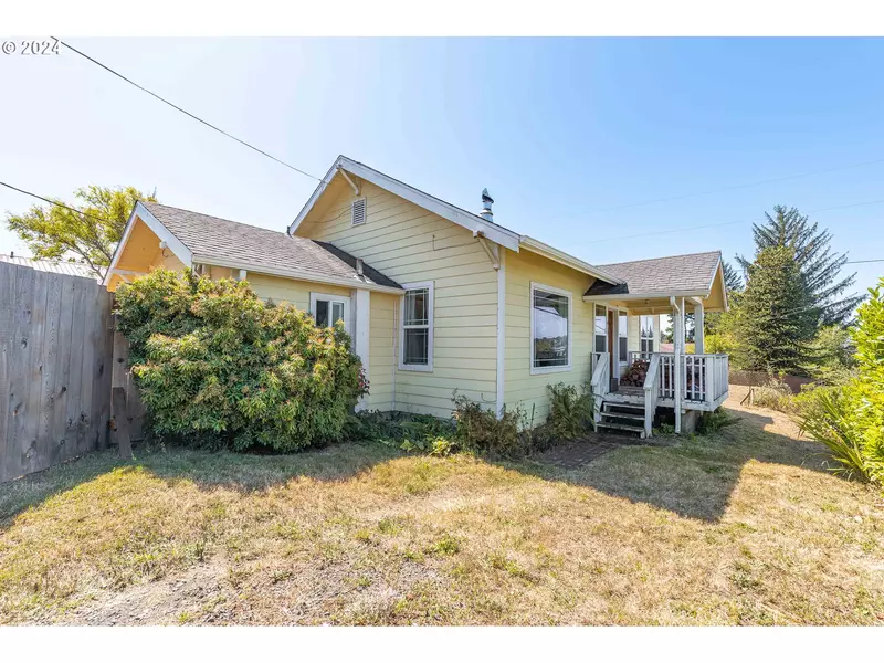 810 D ST, Coos Bay, OR 97420