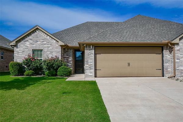 517 Landry Court,  Granbury,  TX 76049