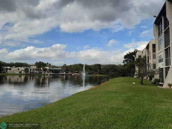 Davie, FL 33324,9325 LAGOON PLACE  #203