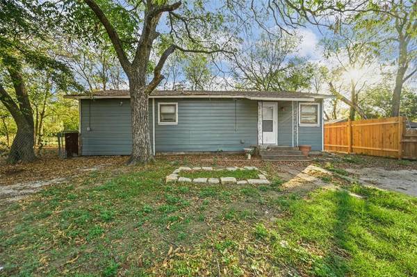 1404 N Wilhite Street, Cleburne, TX 76031