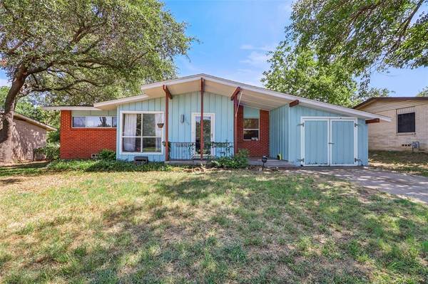 609 Pine Street, Hurst, TX 76053