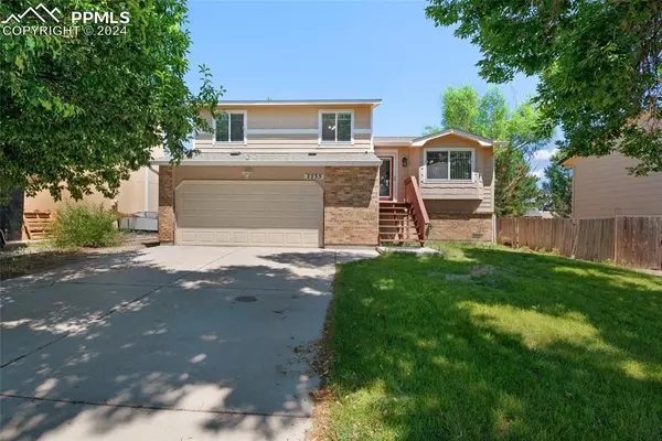 2235 Heathercrest DR, Colorado Springs, CO 80915