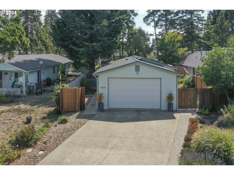 1920 37TH ST, Florence, OR 97439