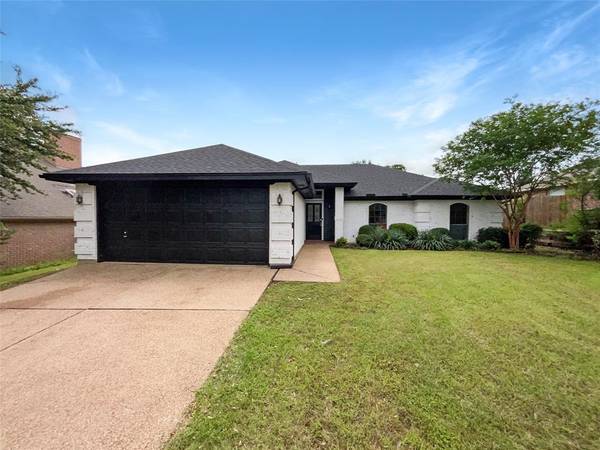 104 Sandlewood Lane, Burleson, TX 76028