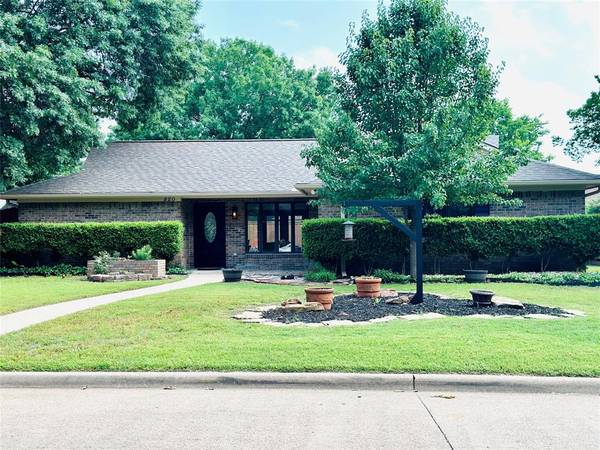 820 Green Brook Drive,  Allen,  TX 75002