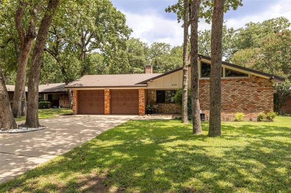 620 Post Oak Drive, Hurst, TX 76053