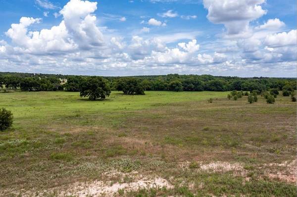 255 Rolling Hills Boulevard,  Alvord,  TX 76225