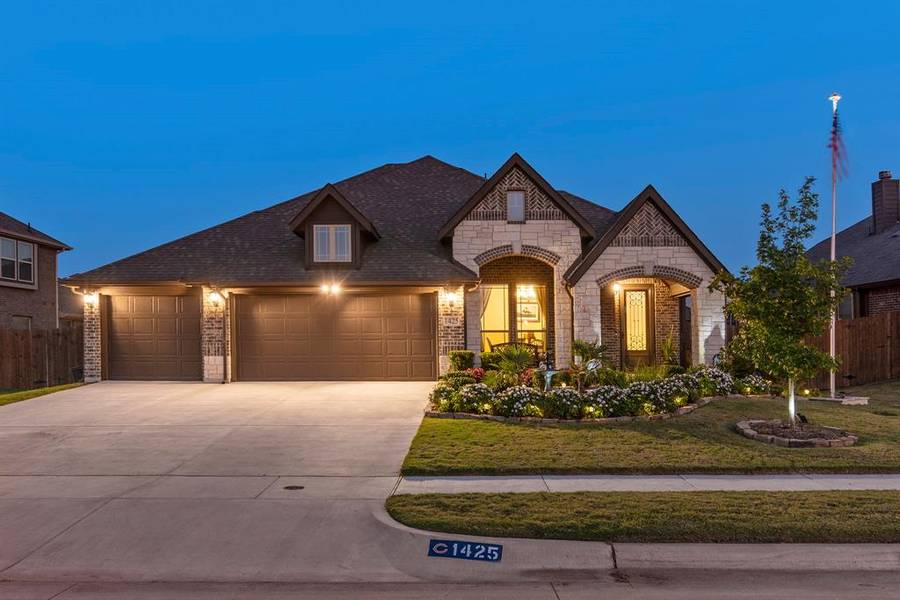 1425 Dina Drive, Crowley, TX 76036