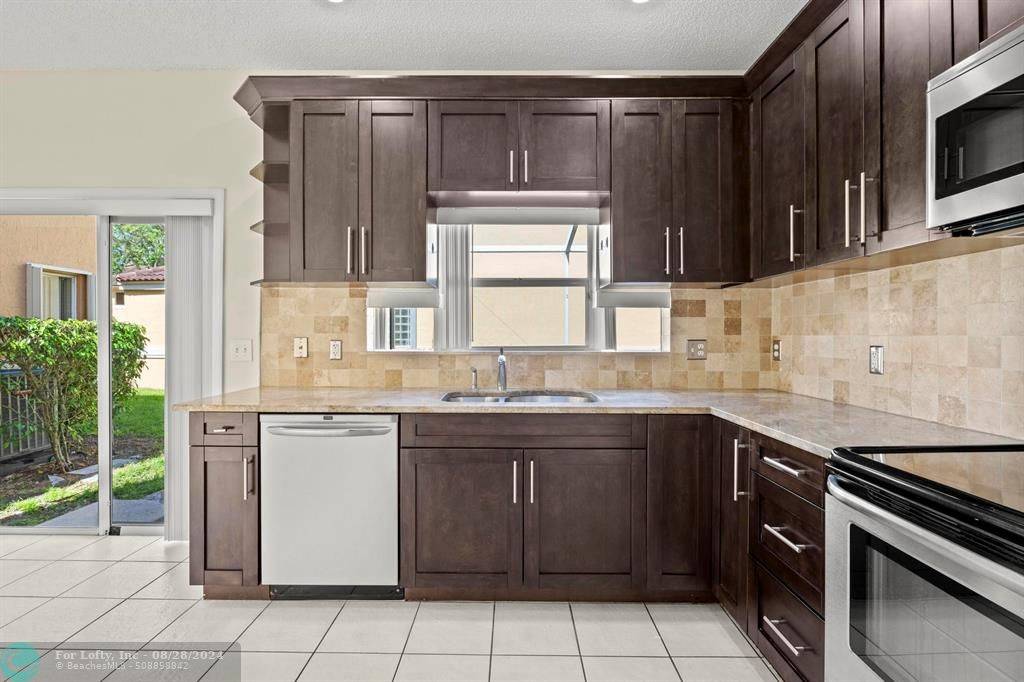 Coral Springs, FL 33071,11249 Lakeview Dr