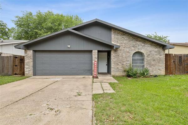 613 Hillcrest Street, Mansfield, TX 76063