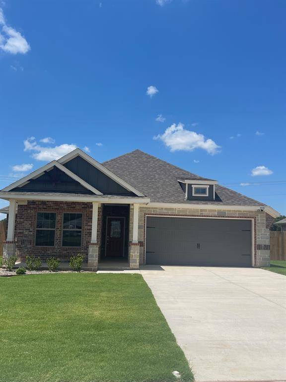 729 Raylan Street, Springtown, TX 76082