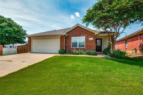 801 Deerbrook Circle, Grand Prairie, TX 75052