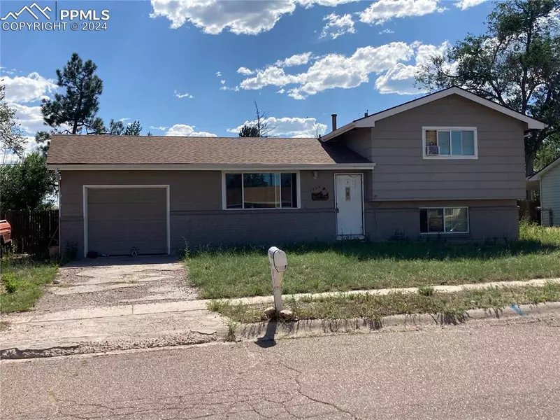 1384 Prado DR, Fountain, CO 80817