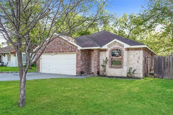 409 S Mcentire Court, White Settlement, TX 76108