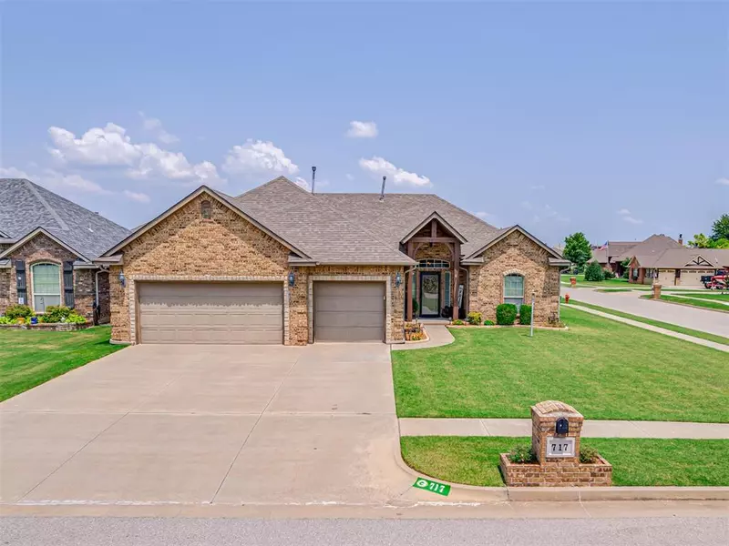 717 Brian Court, Moore, OK 73160