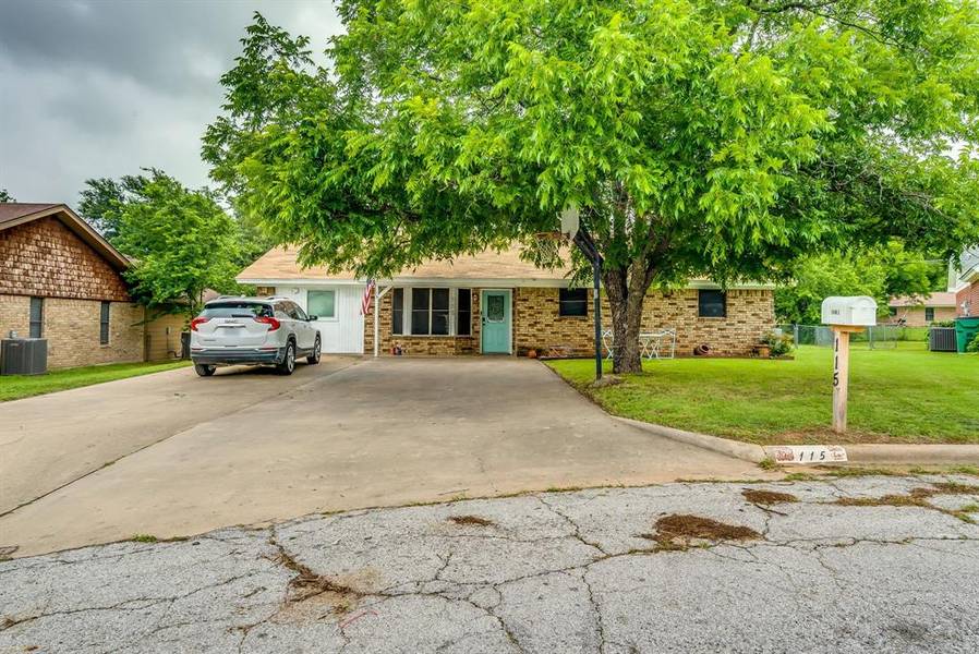 115 Doublehorn Street, Stephenville, TX 76401