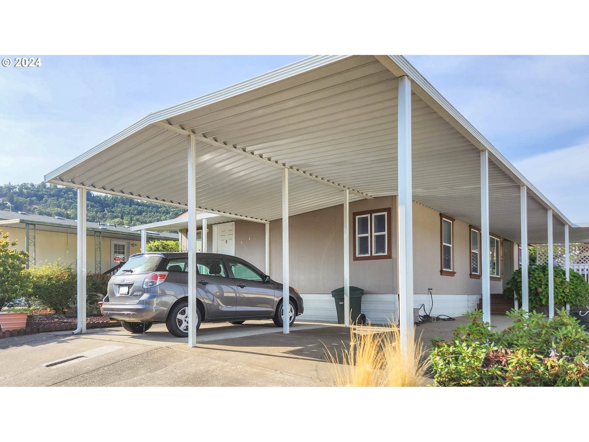 407 SHADOW RANCH LN, Roseburg, OR 97470