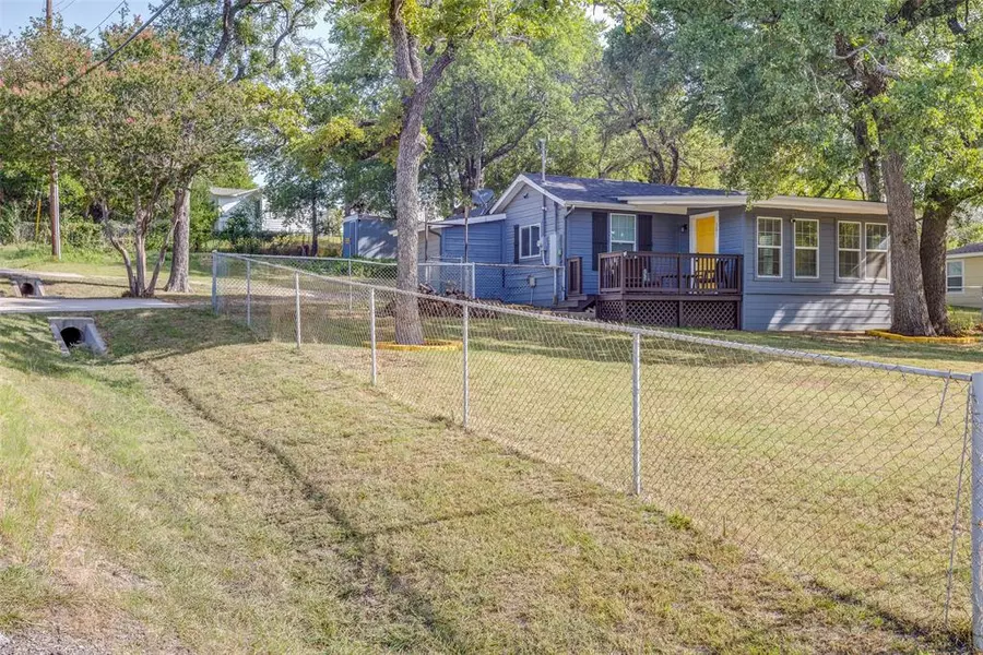 501 Marquette Avenue, Azle, TX 76020