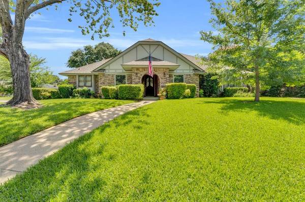 1034 Pebble Beach Drive,  Mansfield,  TX 76063