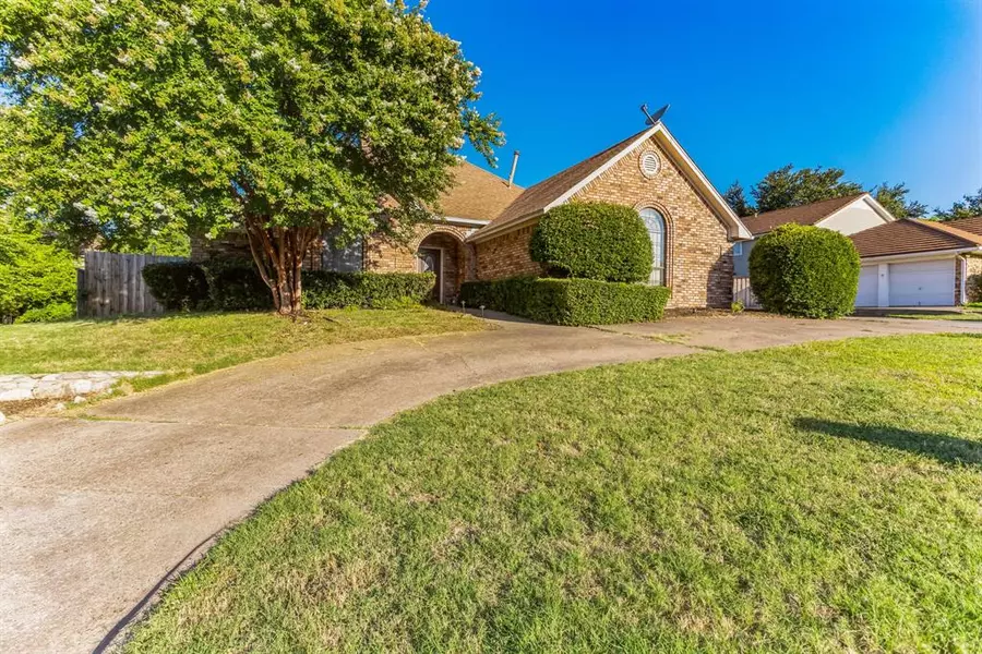 3706 Novus Court, Grand Prairie, TX 75052