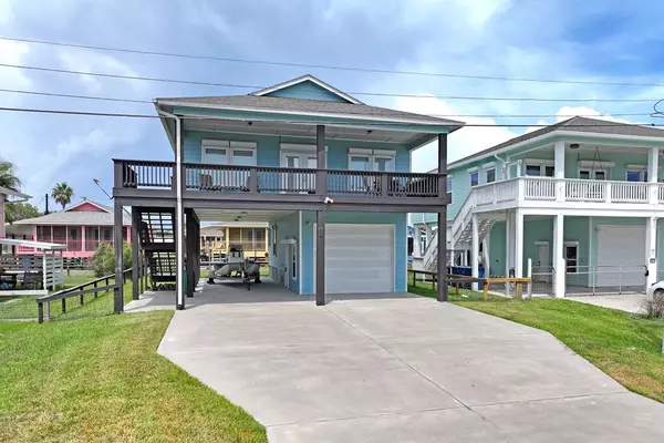 1415 S Magnolia, Rockport, TX 78382