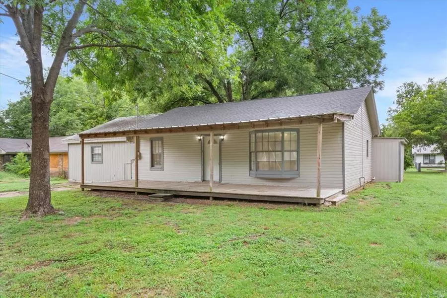 411 W Comal Avenue, Wortham, TX 76693