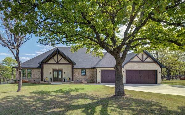 208 Shady Oaks Drive,  Runaway Bay,  TX 76426