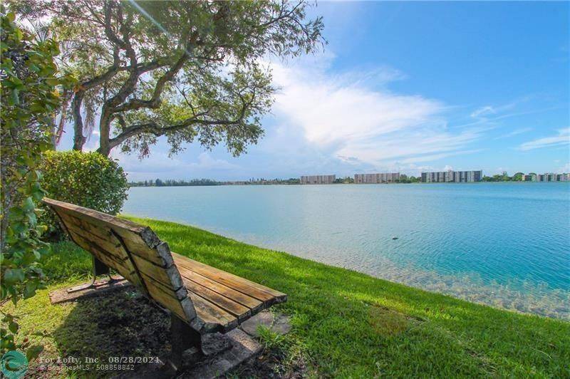 109 Lake Emerald Dr  #110, Oakland Park, FL 33309