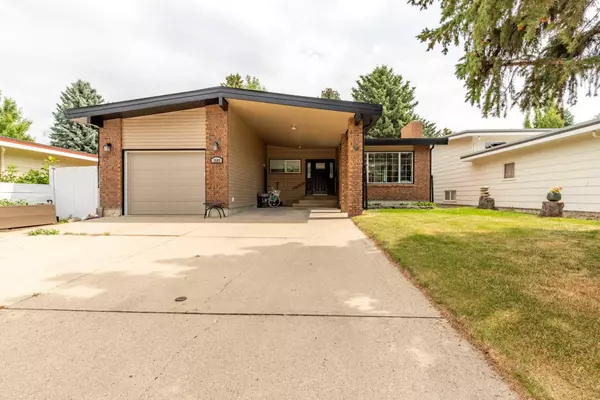 1505 Cedar PL South, Lethbridge, AB T1K 3V5