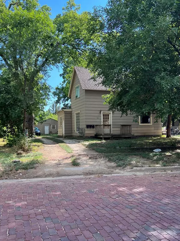 Salina, KS 67401,816 Gypsum Avenue