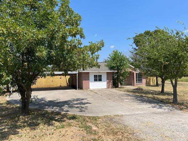 Celeste, TX 75423,704 Windy Hill