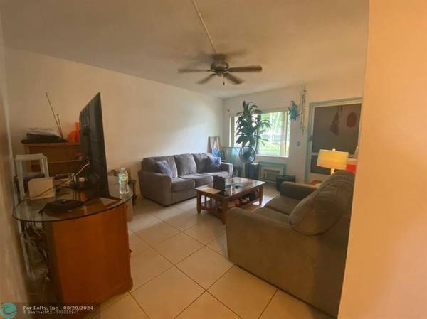 Hollywood, FL 33021,3701 Tyler St  #105