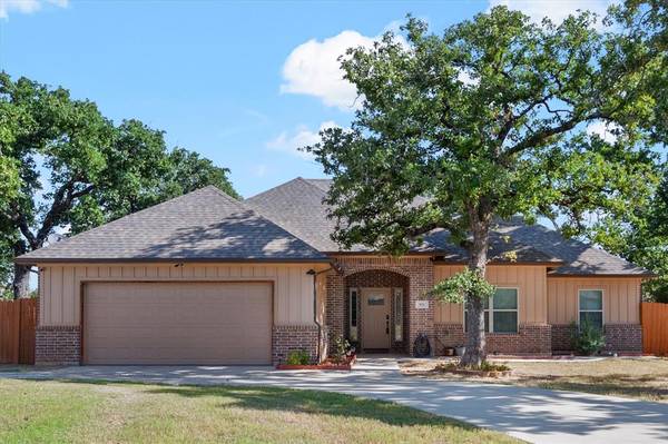 921 E 3rd Street, Springtown, TX 76082