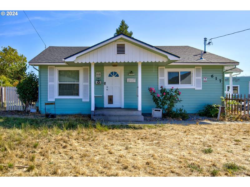 617 NE CHANNON AVE, Roseburg, OR 97470