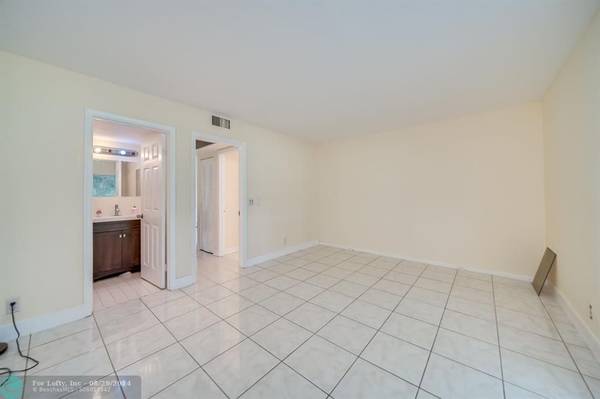 Pembroke Pines, FL 33027,251 SW 132nd Way  #208H