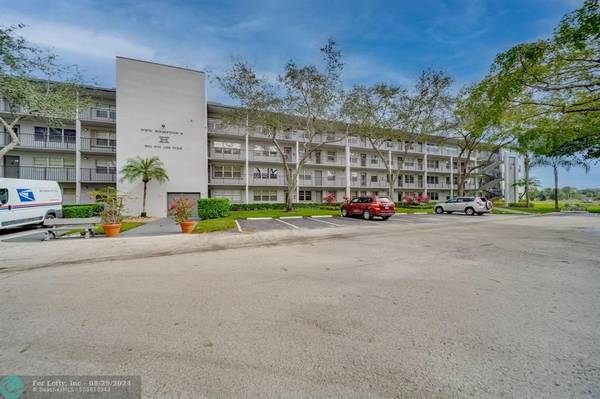 Pembroke Pines, FL 33027,251 SW 132nd Way  #208H