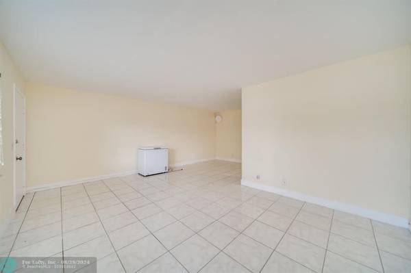 Pembroke Pines, FL 33027,251 SW 132nd Way  #208H