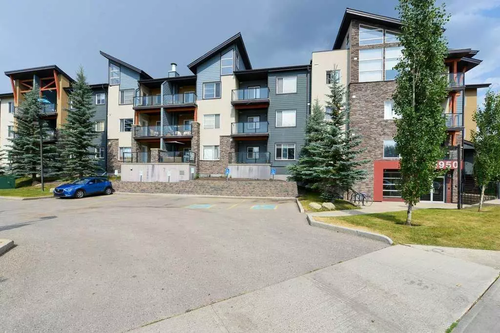 Calgary, AB T3A 0L9,3950 46 AVE NW #204