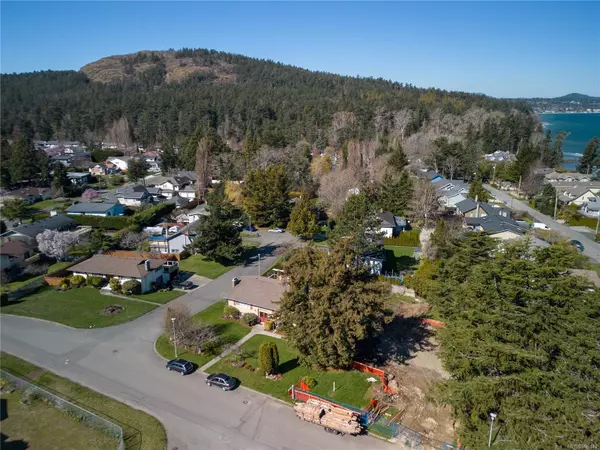 Saanich, BC V8N 2V6,1605 Mileva Lane