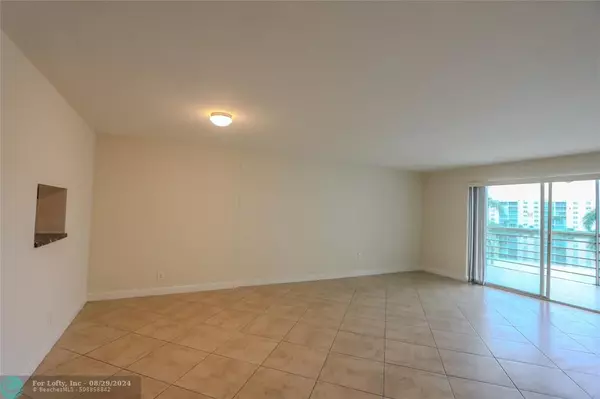 Dania Beach, FL 33004,121 SE 3rd Ave  #308