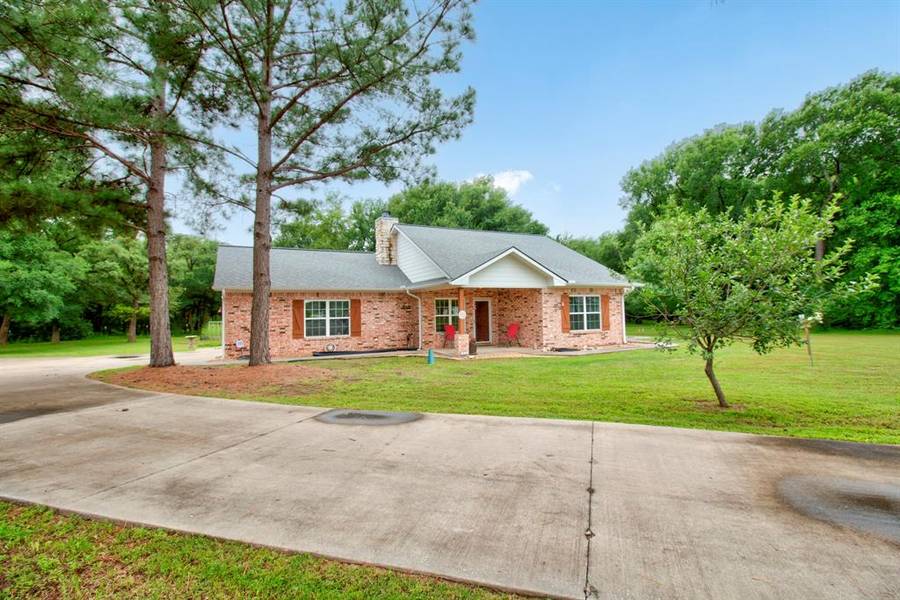 175 Catamaran Court, Gordonville, TX 76245