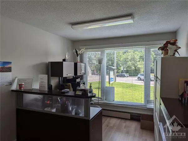 Ottawa, ON K1Z 7V8,978 MERIVALE RD #1