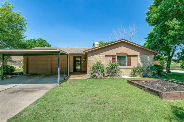 6277 Stardust Drive S, Watauga, TX 76148