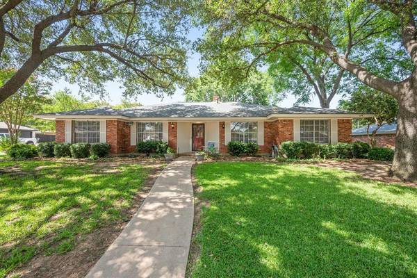 336 Circleview Drive S, Hurst, TX 76054