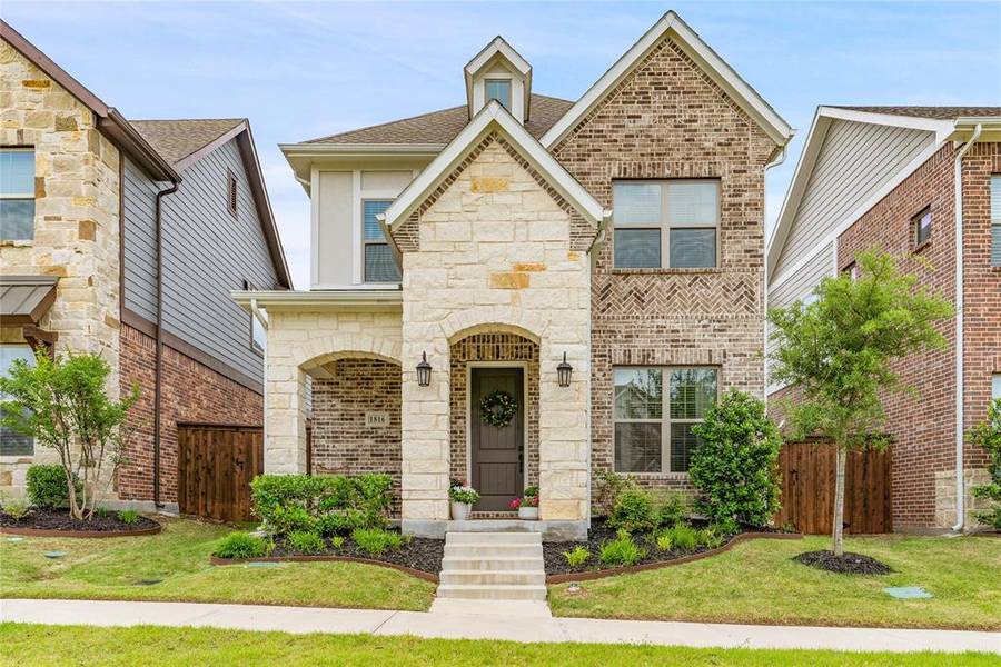 1816 Roundtree Circle W, Aledo, TX 76008