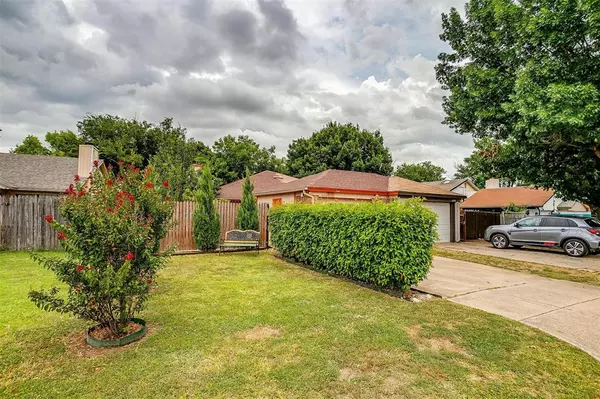 3310 Green Ridge Street, Fort Worth, TX 76133