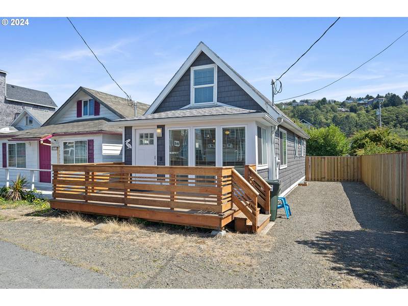 476 HIGHWAY 101, Rockaway Beach, OR 97136